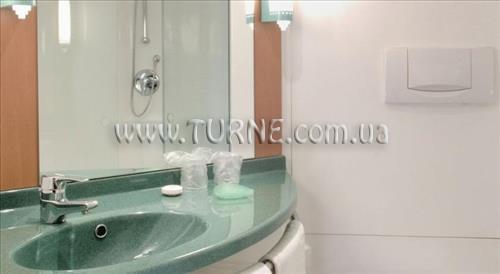 Отель Ibis Poznan Centrum 2*