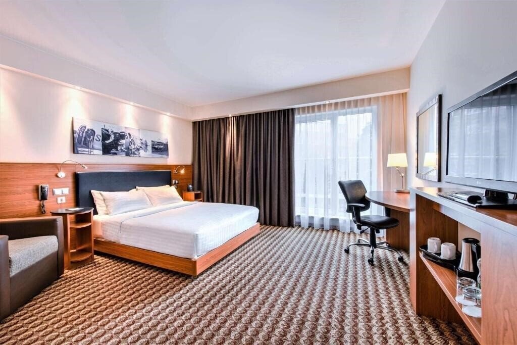 Фото Hampton By Hilton Warsaw Airport 3*