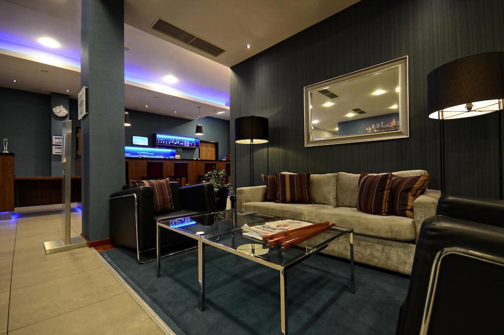 Фото Holiday Inn Express Warsaw Airport 3*