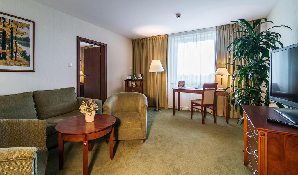 Airport Hotel Okecie 4* суреті