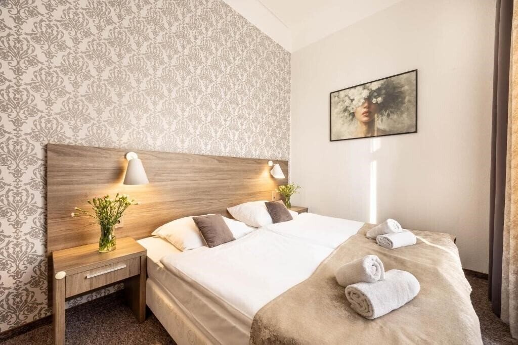 Отель Polonia Hotel 3*