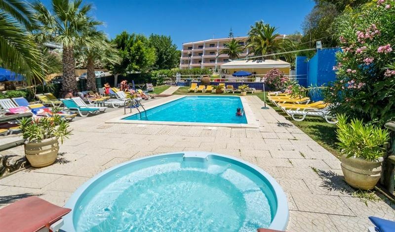 Aparthotel Monica Isabel 3* фотосуреті