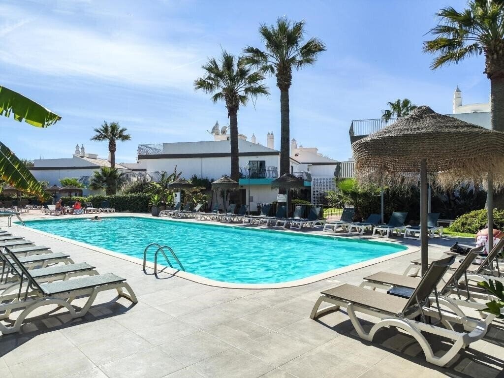 Отель Bayside Salgados Golf & Beach Resort 3*