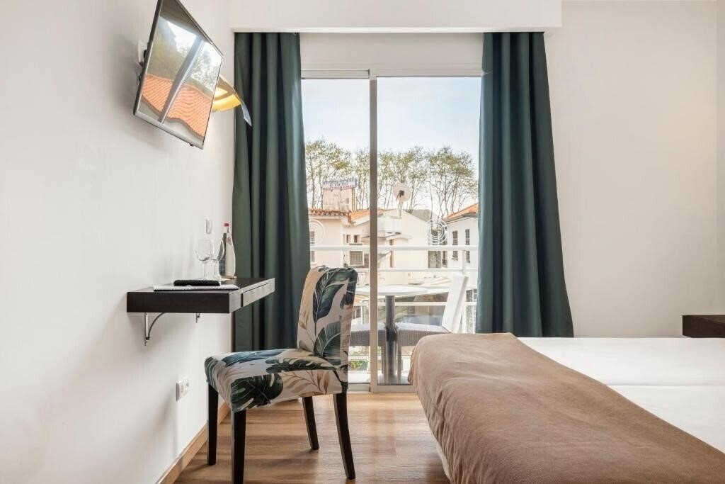 White Waters 3* суреті