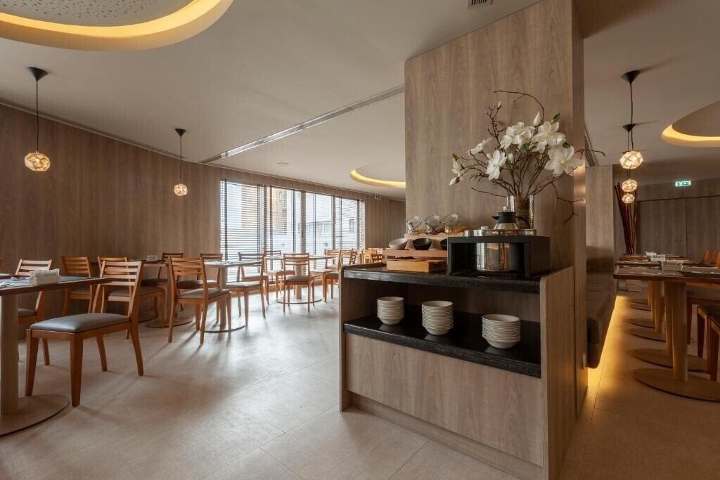 Quality Inn Portus Cale 4* суреті