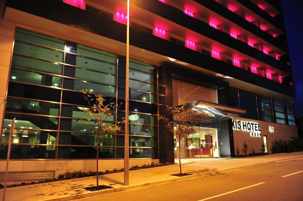 Отель Axis Porto 4*