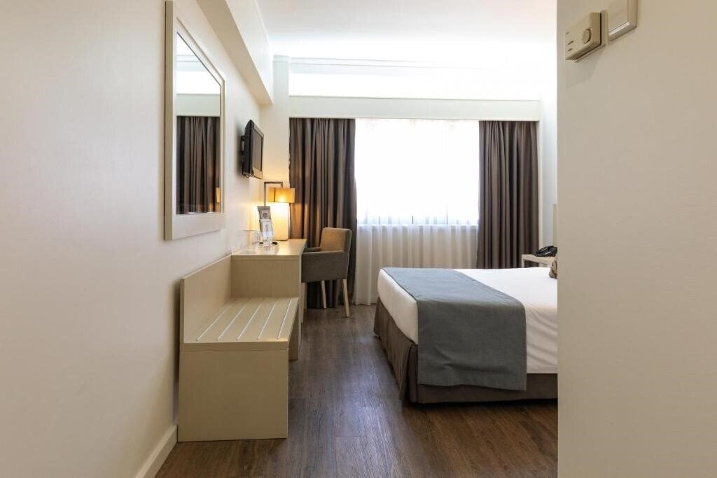 Фото Black Tulip Porto 4*