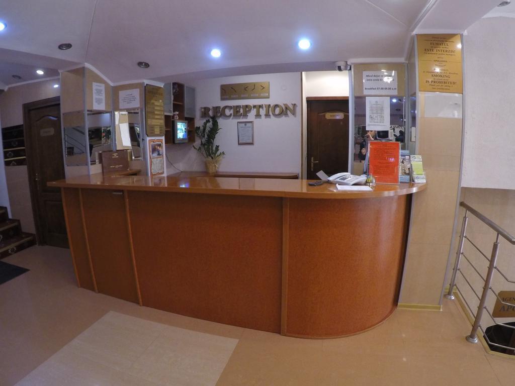 Картинка Apollonia 3*