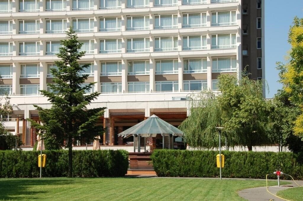 Отель Ramada Parc Hotel 4*