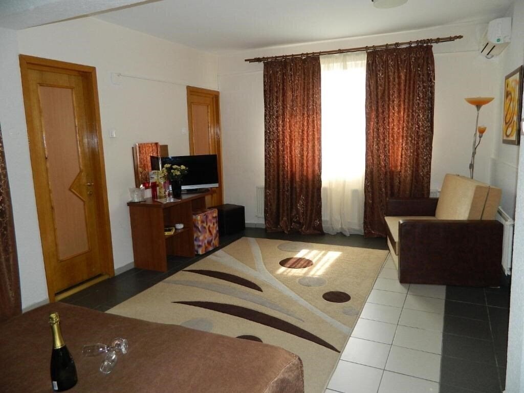 Фото Tranzzit Hotel 3*