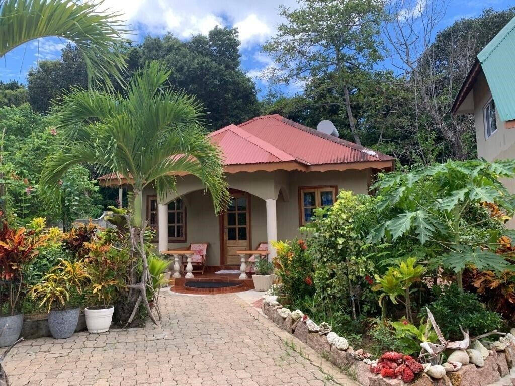 Island Bungalow 3* қонақ үйі