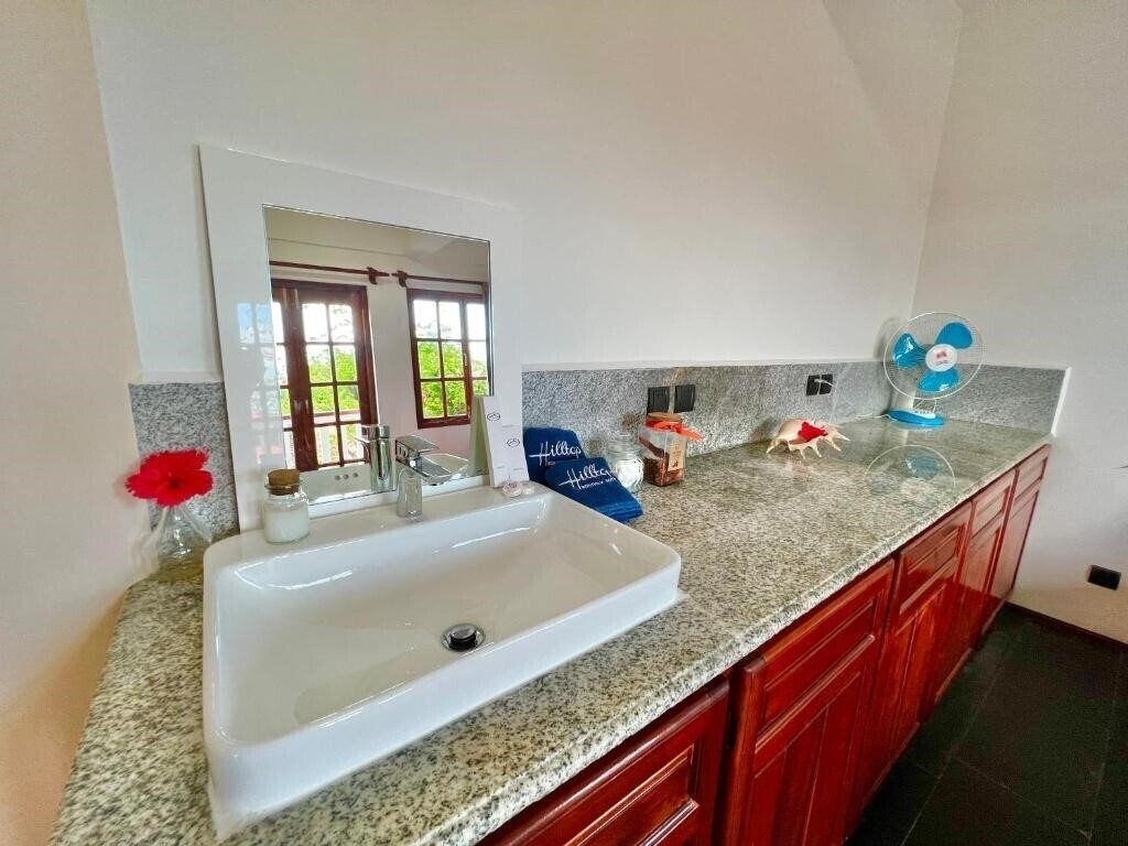 Фото Hilltop Boutique Hotel 4*