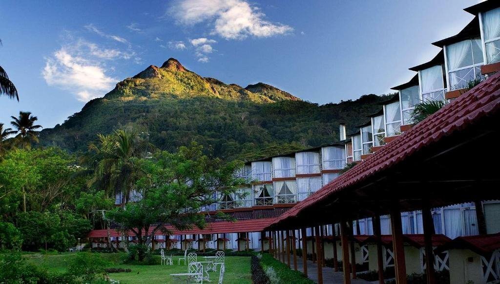 Отель Berjaya Beau Vallon Bay 3*