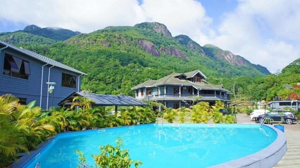 Blue Hill 4* суреті