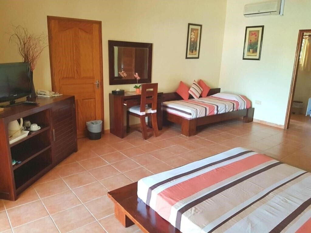 Britannia Hotel 2* суреті