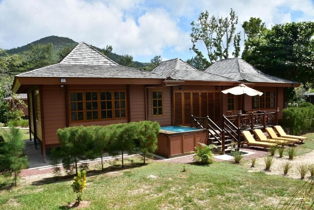 Отель Heliconia Grove 1*