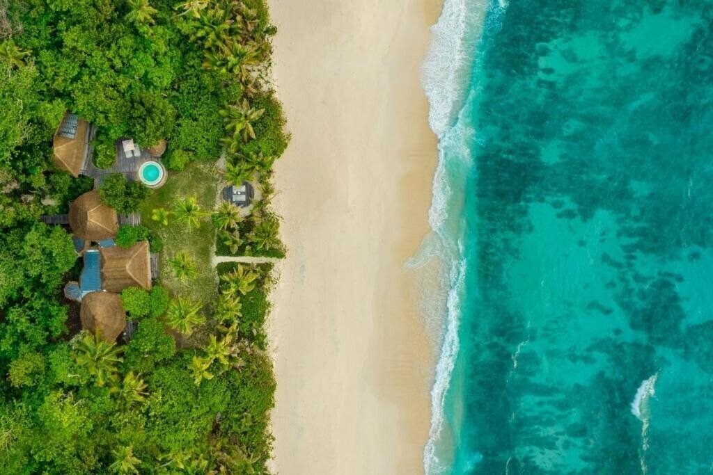 Отель North Island - Seychelles 5*