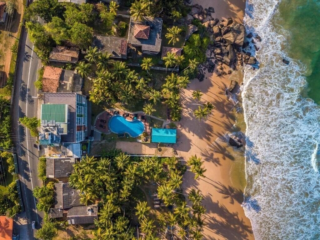 Отель Hotel J Ambalangoda 3*