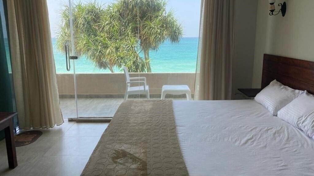 Отель Blue Wave Beach Villa 2*