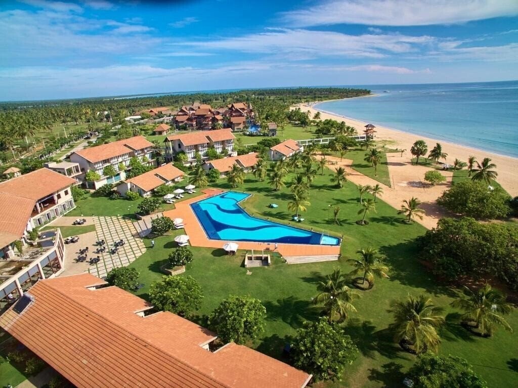 Отель The Calm Resort 4*