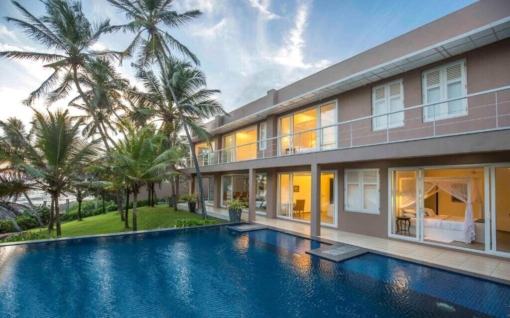 The Sandals By Edwards Collection 5* суреті