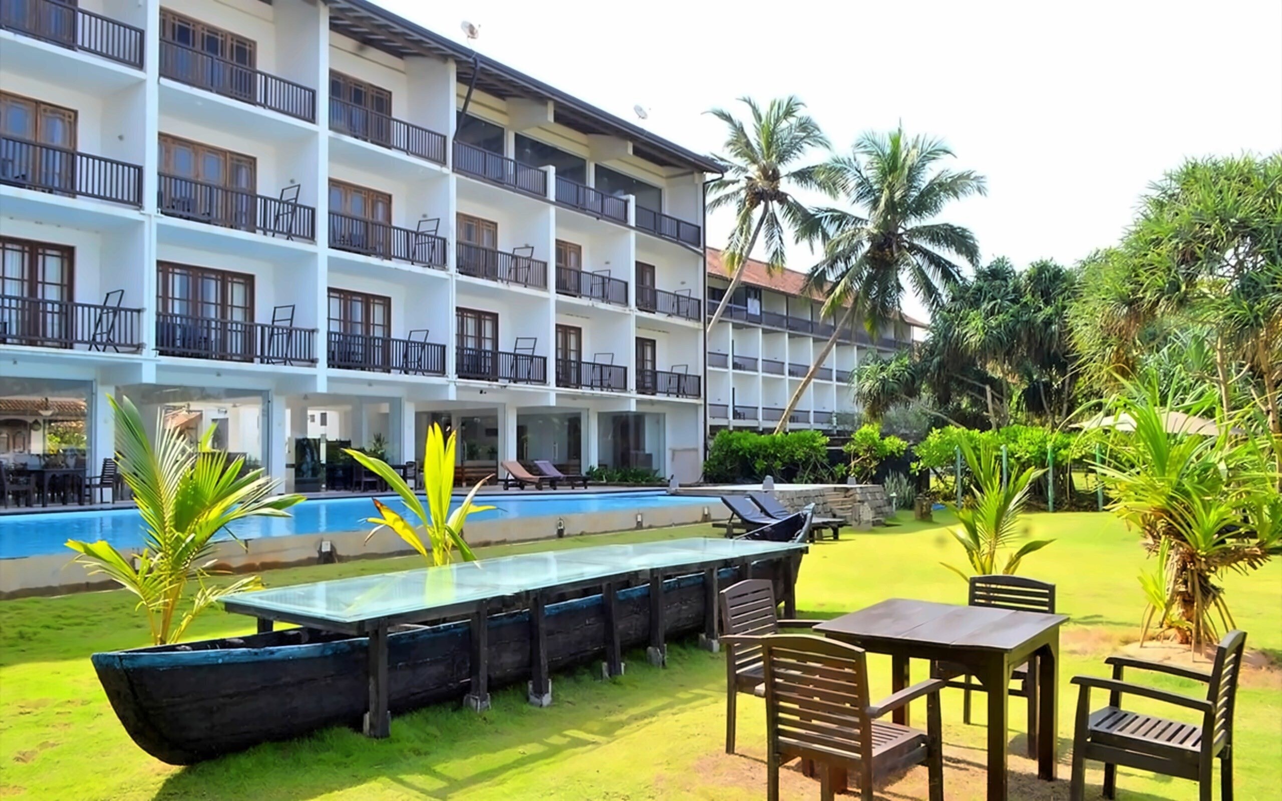 Отель Serendib Beach Hotel 3*