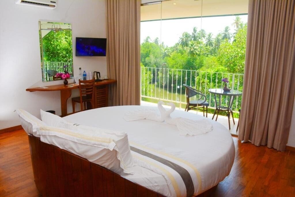 Arena Hotel 3* суреті