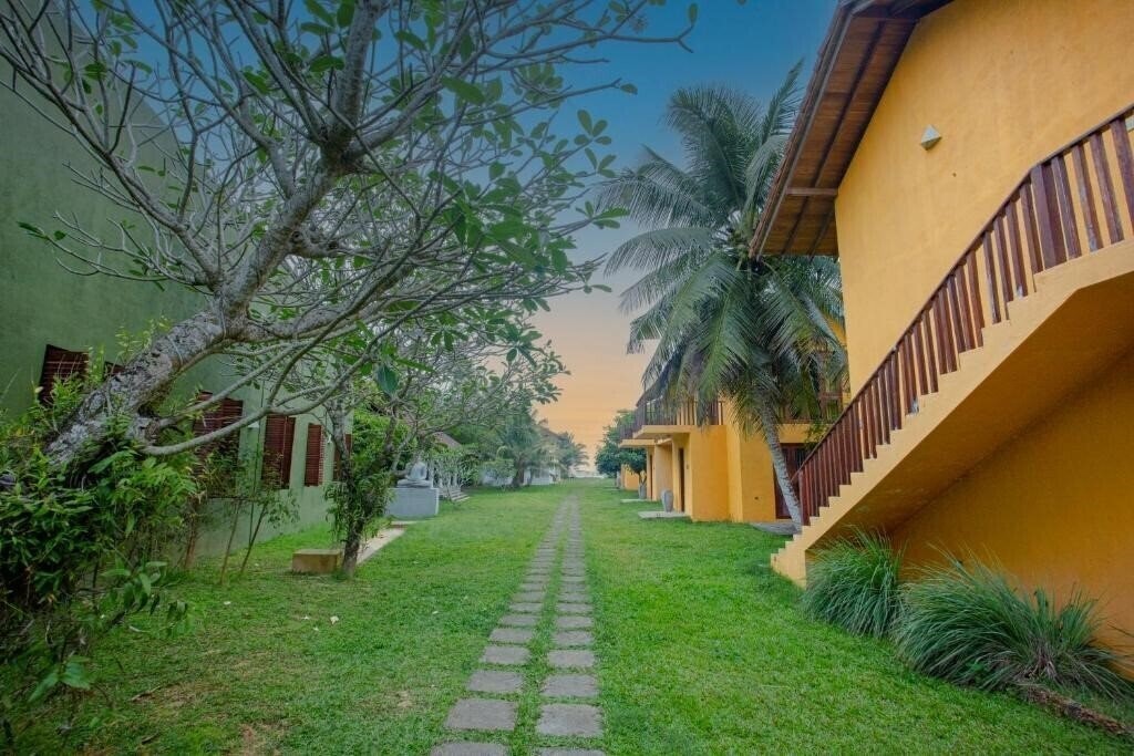 Отель Ahyora Beach Resort 3*