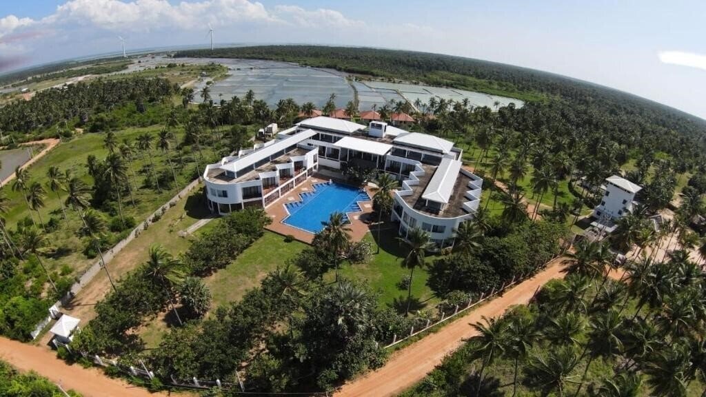 Отель Capital Wind 4*