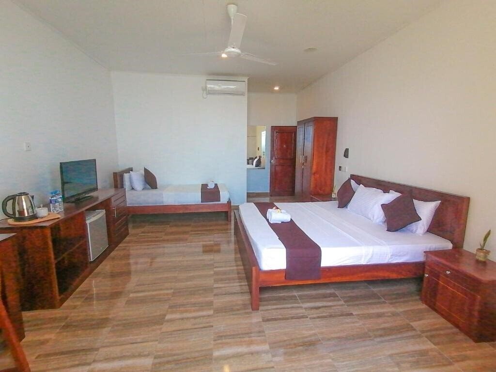 Oreo Beach Hotel 3* суреті