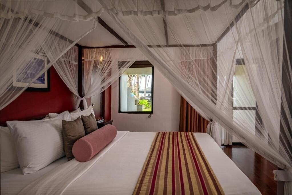 Фото Tangerine Beach Hotel 4*