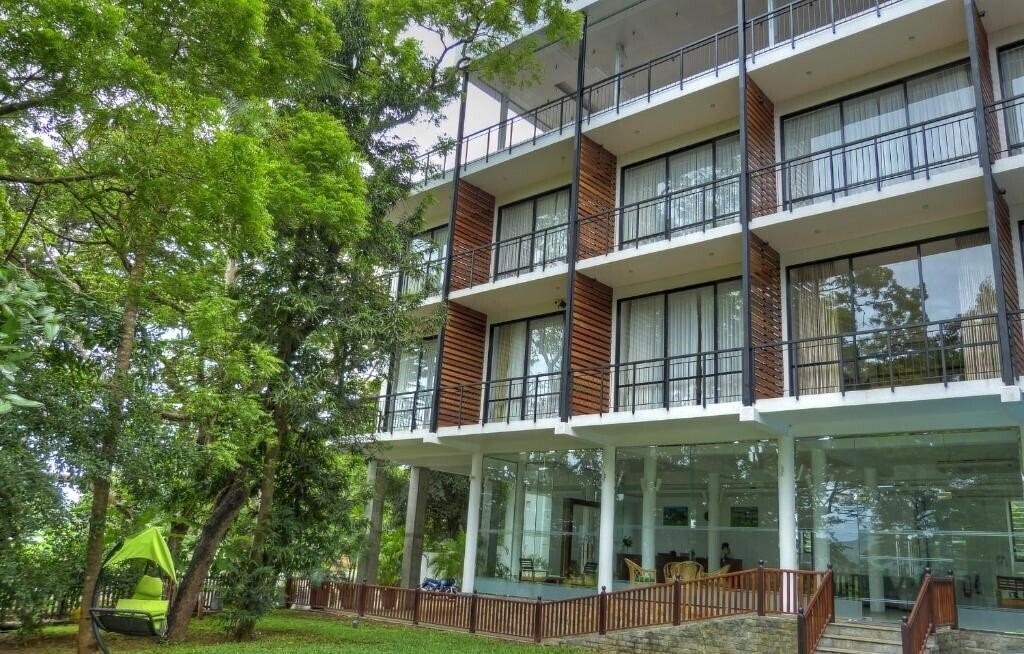 The Rain Tree Hotel 3* суреті
