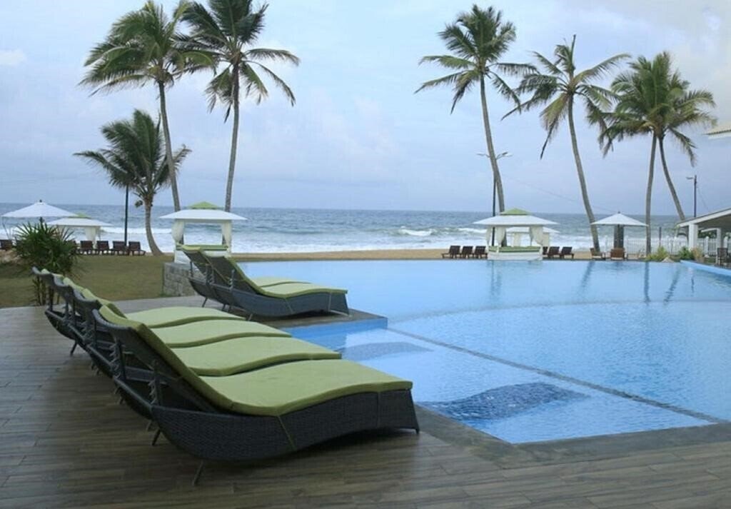 Отель Avenra Beach Hotel 4*