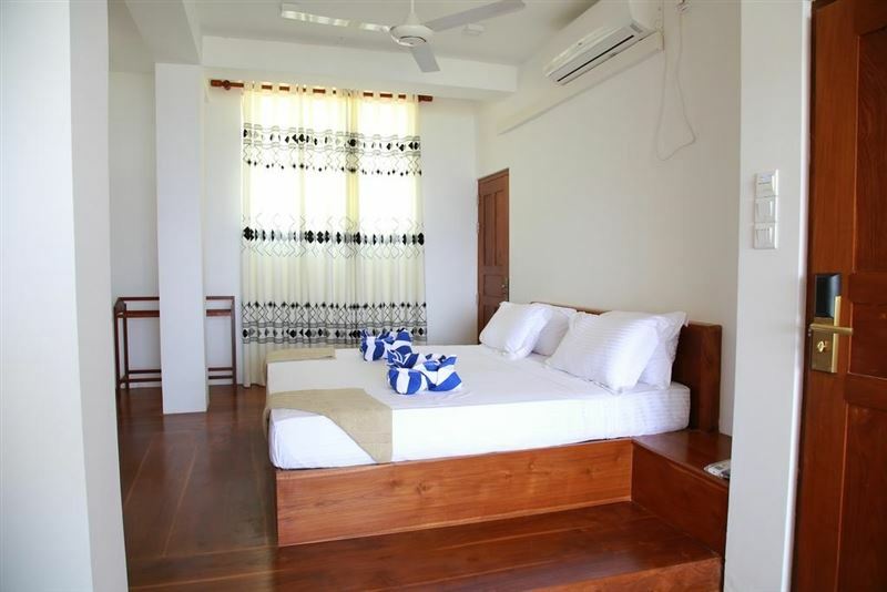 Фото Wave Beach Resort Unawatuna 3*