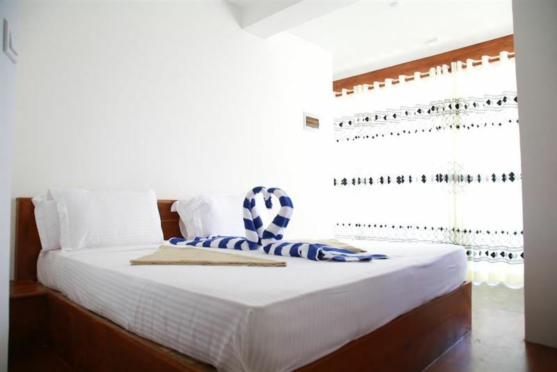 Wave Beach Resort Unawatuna 3* фотосуреті