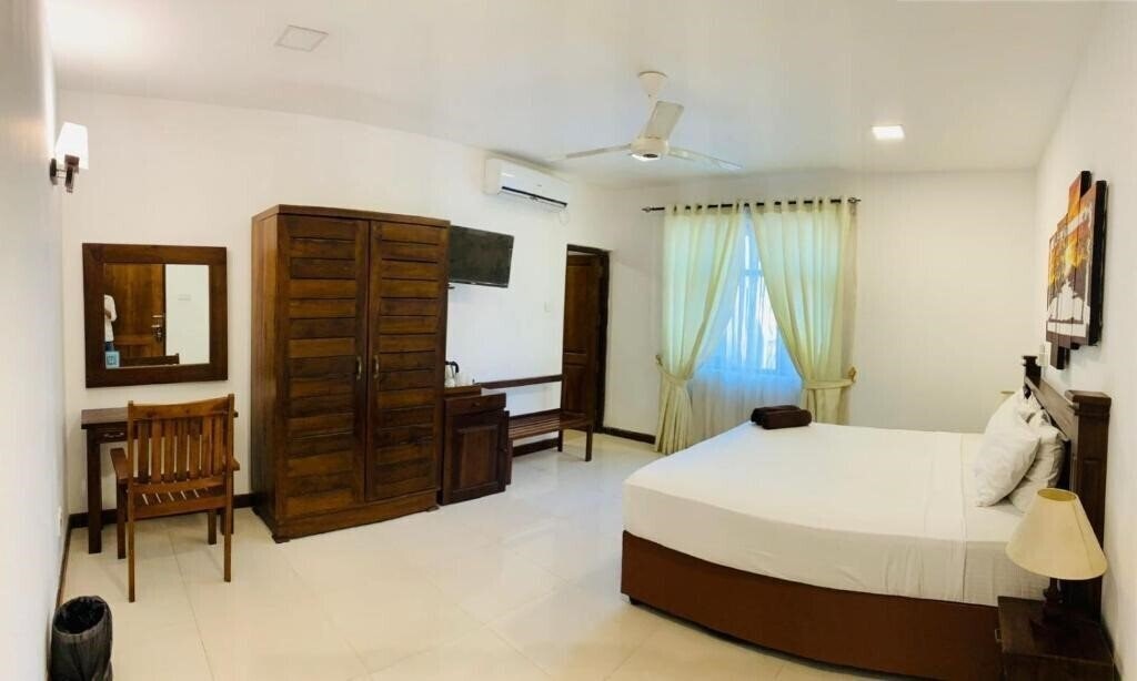 Фото Hikka Sandy Pearl Beach Resort (ex. Fnr Villa) 3*