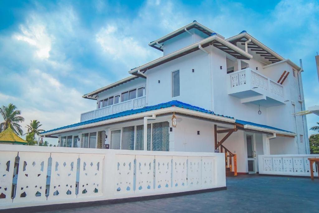 Отель Hikka Ocean Resort 3*