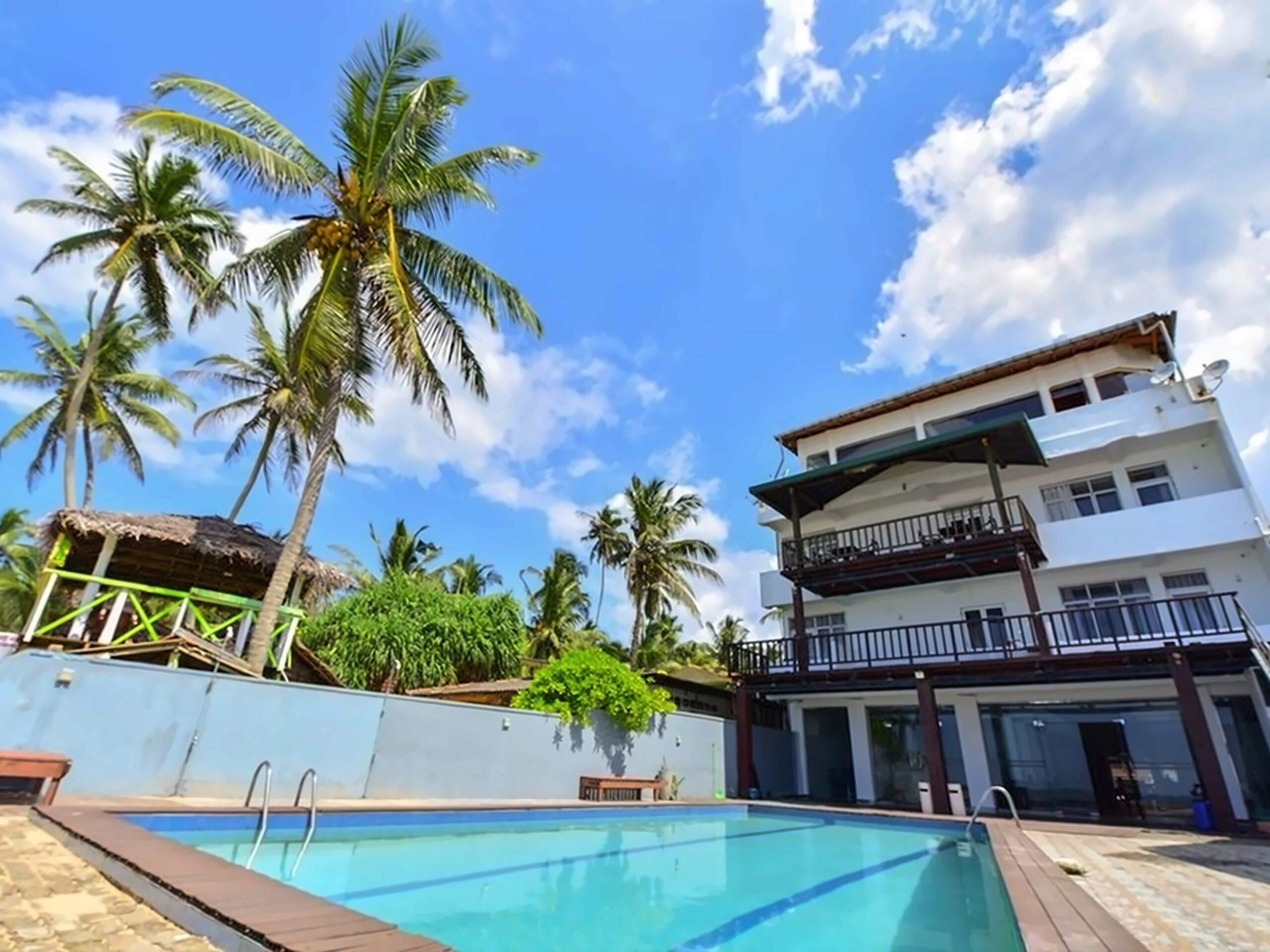 Отель Lucky Seven Beach Resort 3*