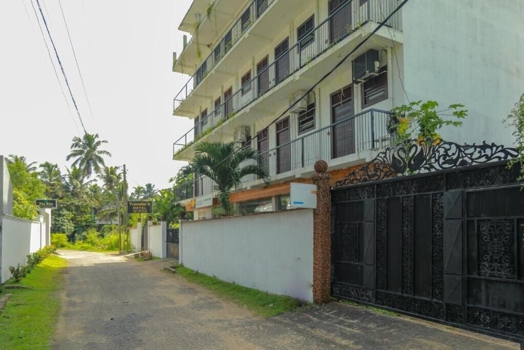 Отель Travellers Hotel Hikkaduwa 3*