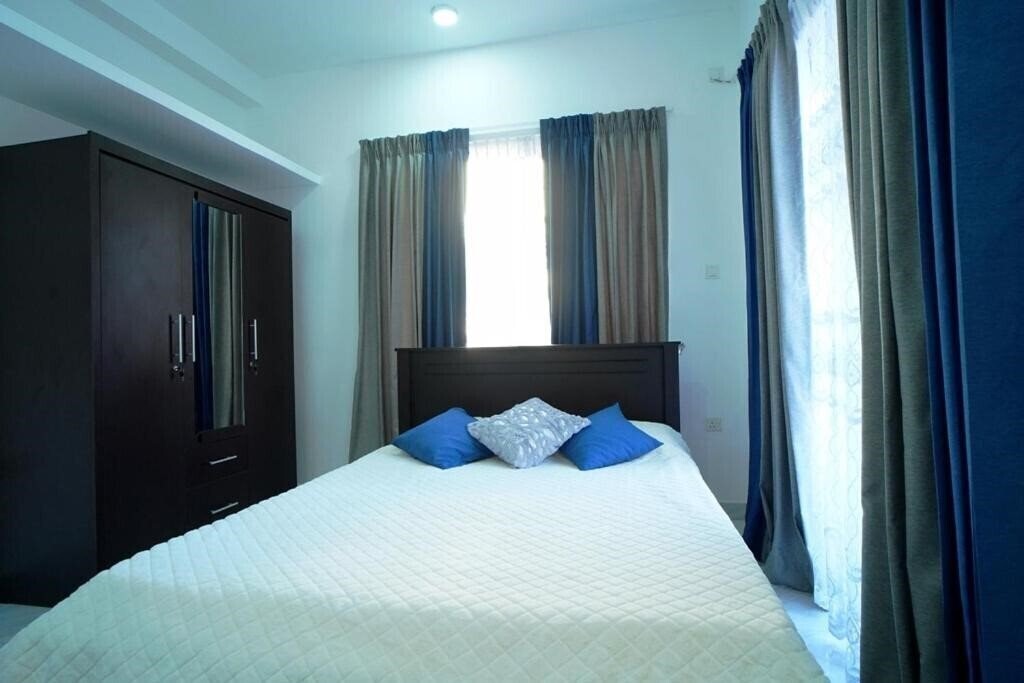 Отель Unique Towers Luxury Boutique Suites 4*