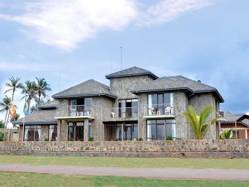 C & I Beach Hotel Chilaw 4* қонақ үйі