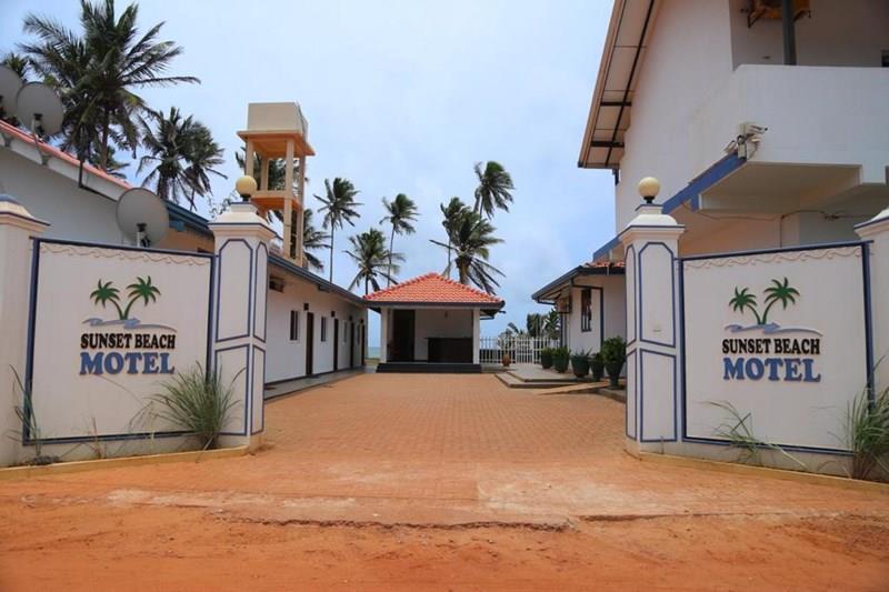 White Rose Beach Resort (ex. Sunset Beach Resort Marawila) 2* қонақ үйі