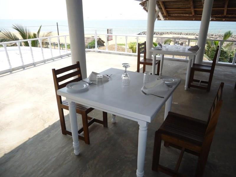 Фото White Rose Beach Resort (ex. Sunset Beach Resort Marawila) 2*