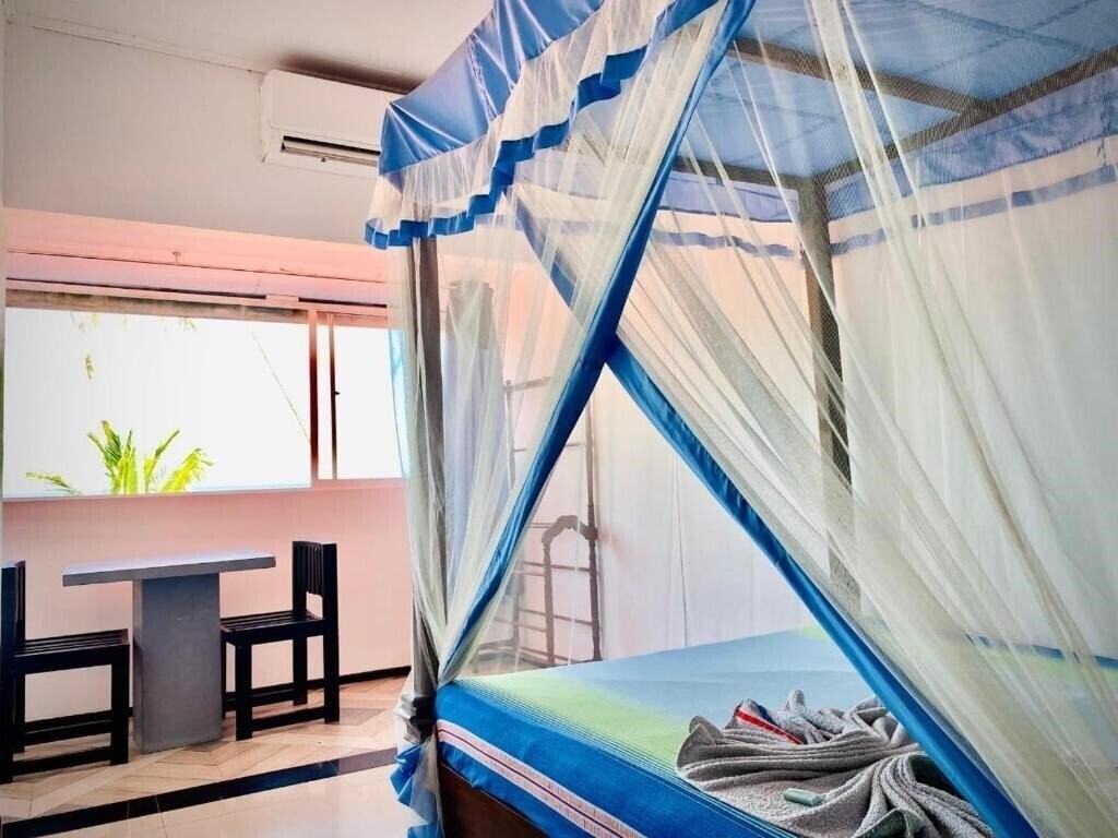 Rainbow Beach Hotel 3* қонақ үйі