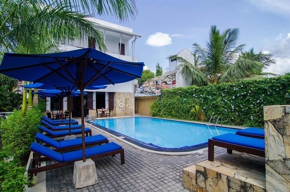 Отель St.Lachlan Hotel & Suites 3*