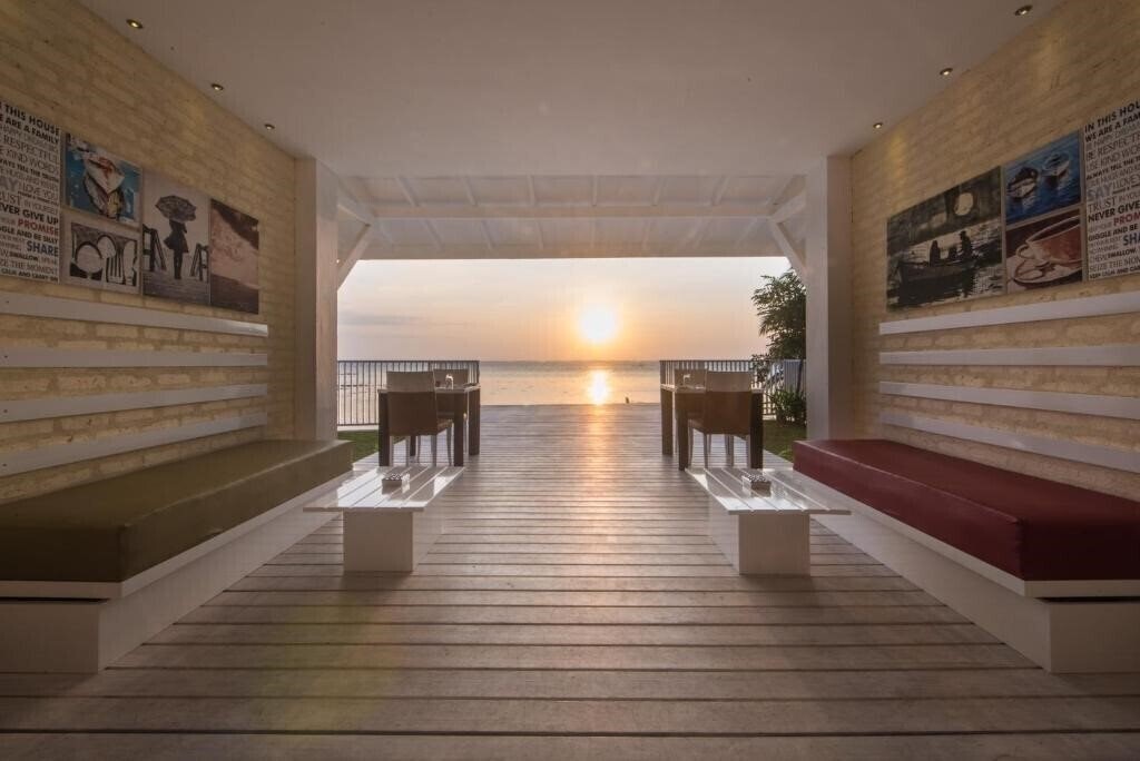 Hush Lagoon 30 1* қонақ үйі