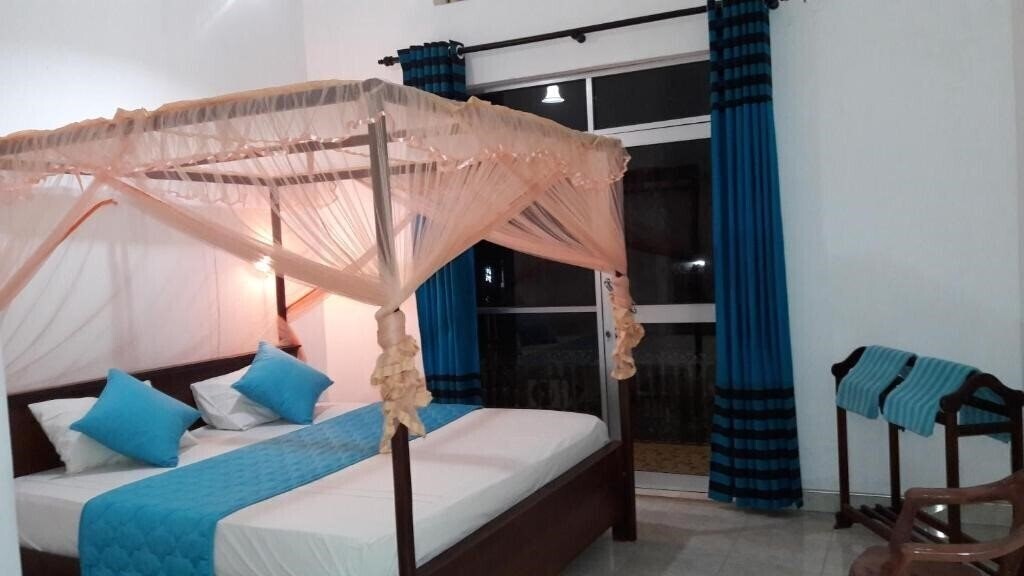 Фото New Rani Inn (ex. New Rani Inn) 2*