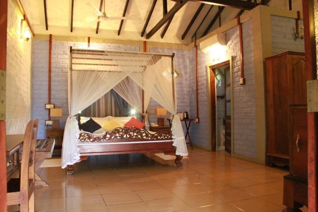 Фото Lake Serenity Boutique Hotel 3*