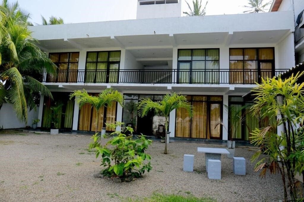 Отель Jayaa Beach 2*