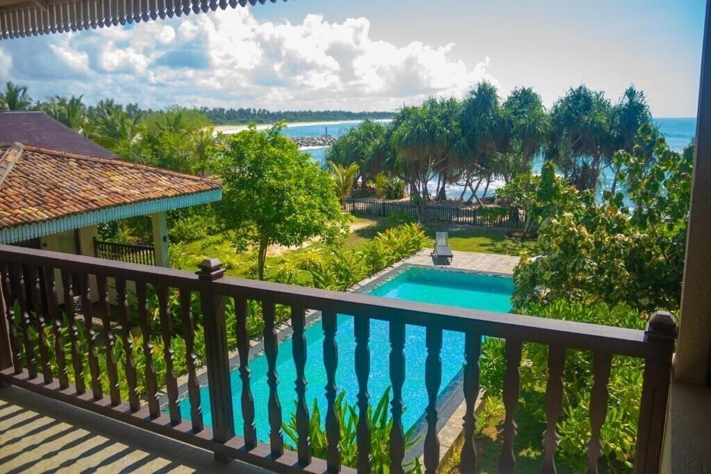 Отель Guru Beach Resort 3*